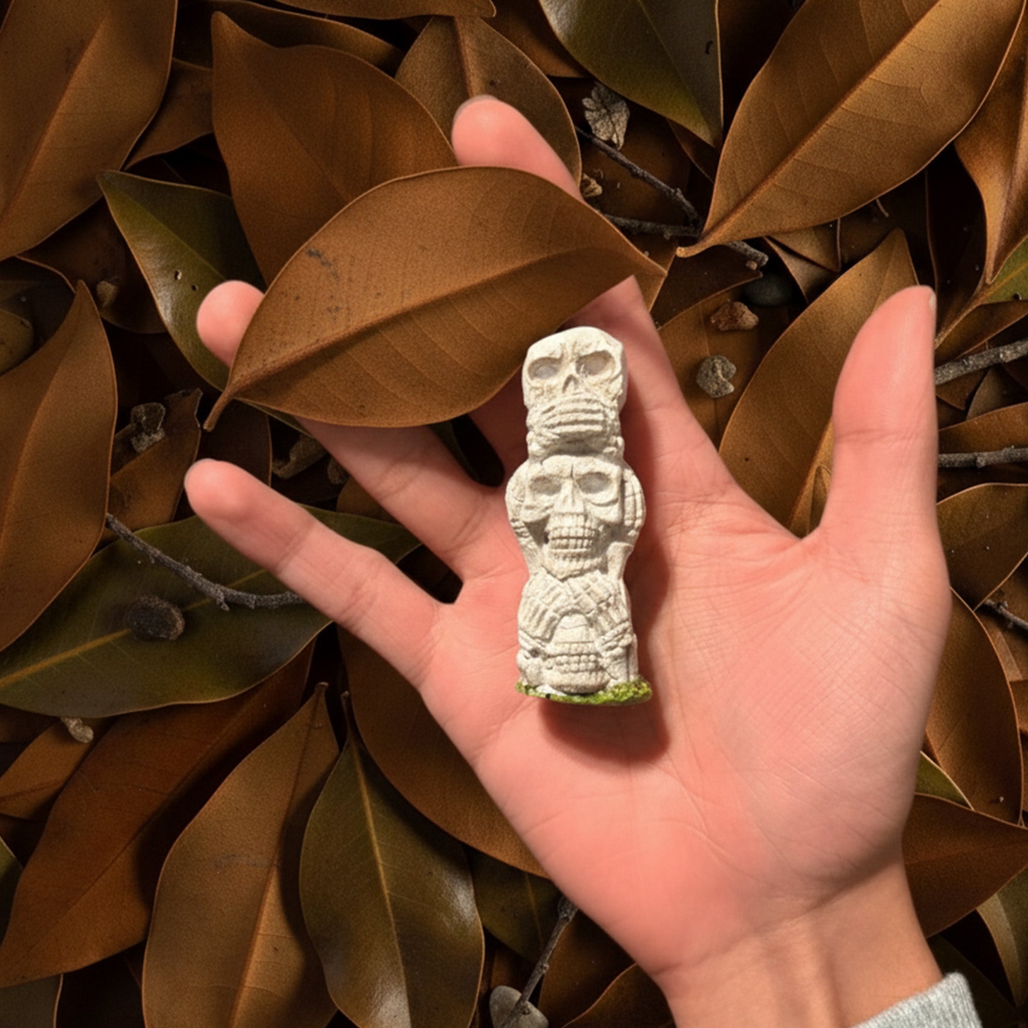 Skull Totem Tower Decor – Small Aquarium & Terrarium Accessory